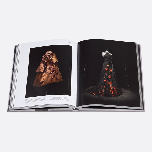 Dior, La Légende du 30 Avenue Montaigne Large Coffee Table Book, New in Plastic - Picture 4 of 4